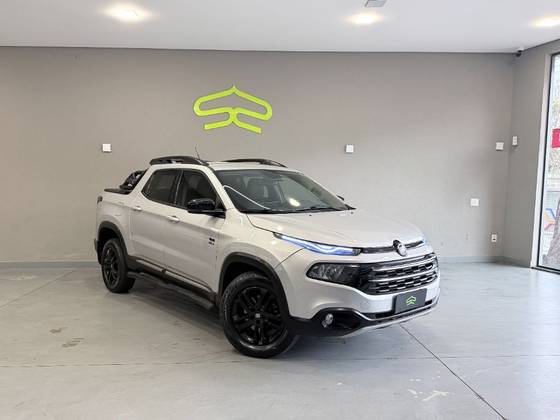 FIAT TORO 2.0 16V TURBO DIESEL VOLCANO 4WD AT9 FIAT TORO 2.0 16V TURBO DIESEL VOLCANO 4WD AT9